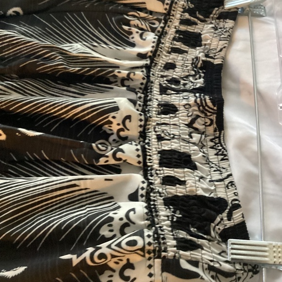 ELEGANT PALAZZO PANTS  ( Size: Large-X-Large) PREOWNED - Picture 5 of 7